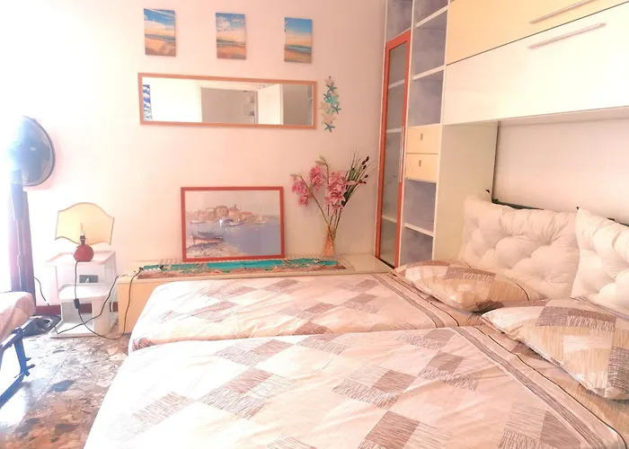 B&B Fiori d'Alassio - ampie camere con terrazza, parcheggio e scalinata per il mare