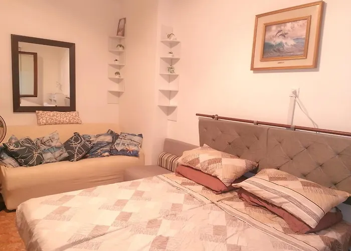 B&B Fiori d'Alassio - ampie camere con terrazza, parcheggio e scalinata per il mare